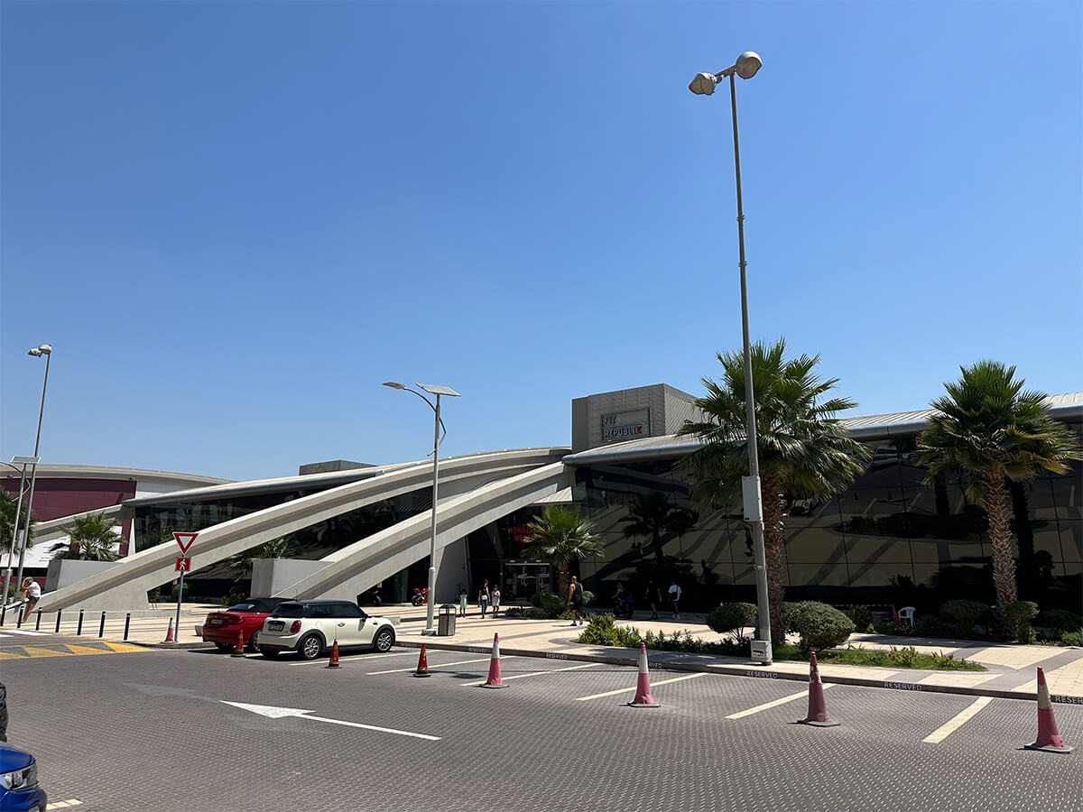 FitRepublik Dubai Sports City gallery image